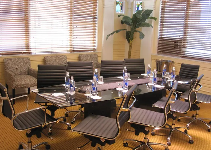Executive Hotel Vintage Court